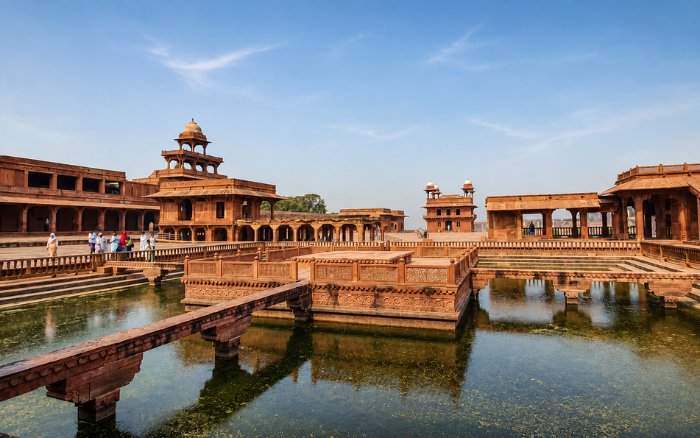 Anup Talao courtyard at Fatehpur Sikri showcasing magnificent Mughal architecture, featured in the Fatehpur Sikri Day Trip Guide.